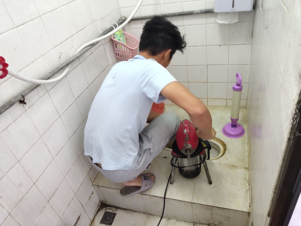 顺昌管道堵塞冒臭气 专业师傅现场解决问题