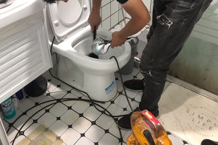 顺昌马桶堵塞自己疏通还是找师傅？专业上门服务让你省时更省心